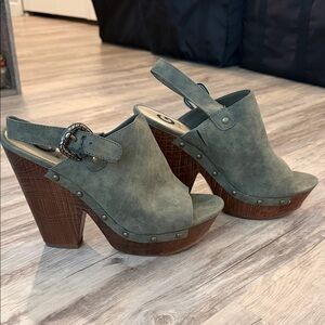 Guess Stylish Green Suede Like Platform Sandals SZ 11M